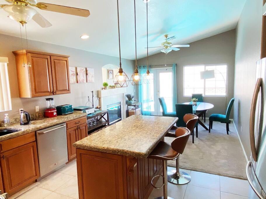 Amazing Heated Pool And Private Hot Tub 3Br In Heart Of Lv Villa Las Vegas Kültér fotó